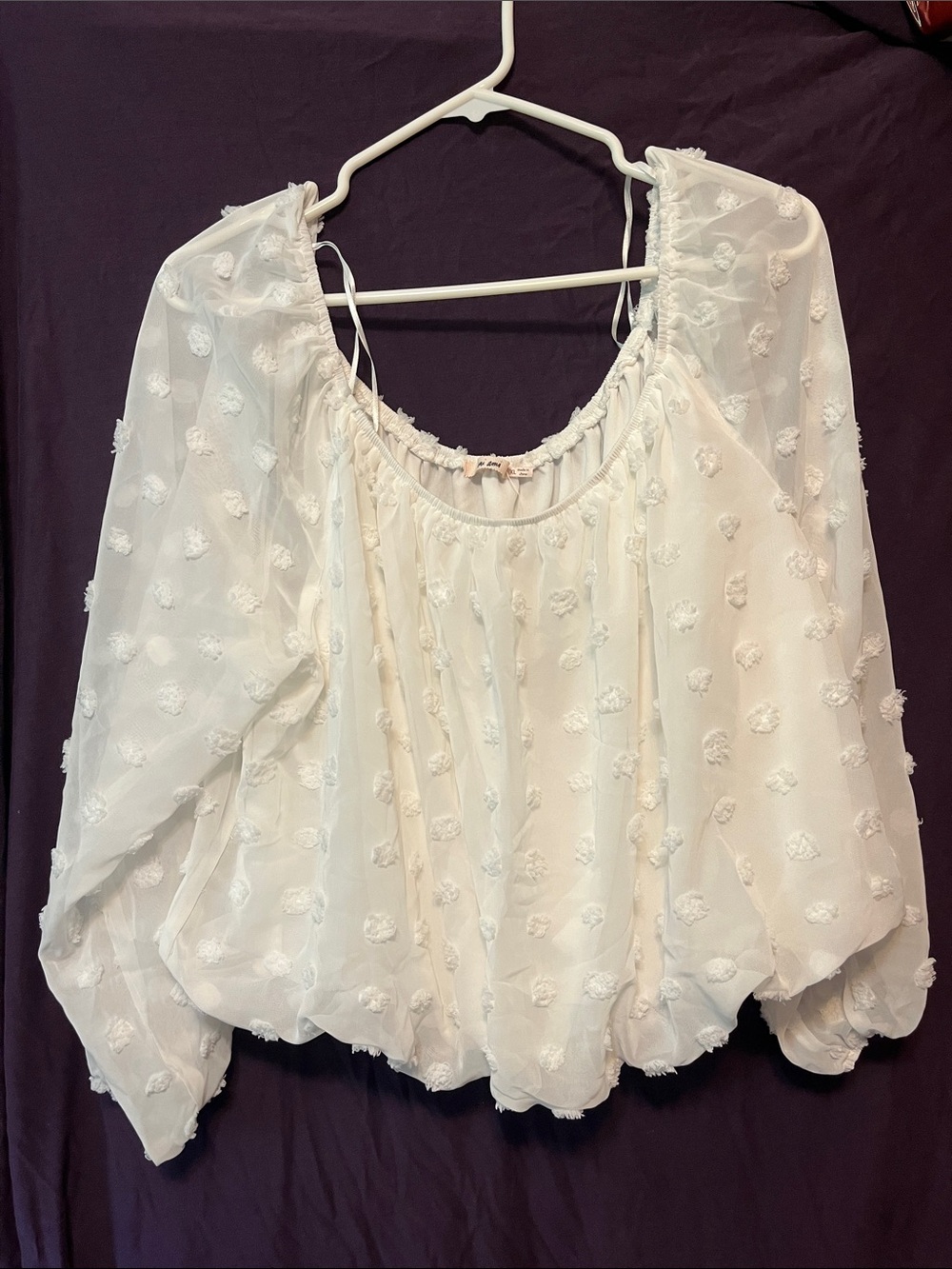 Francesca's Collections Cream Swiss-Dot Peasant Top